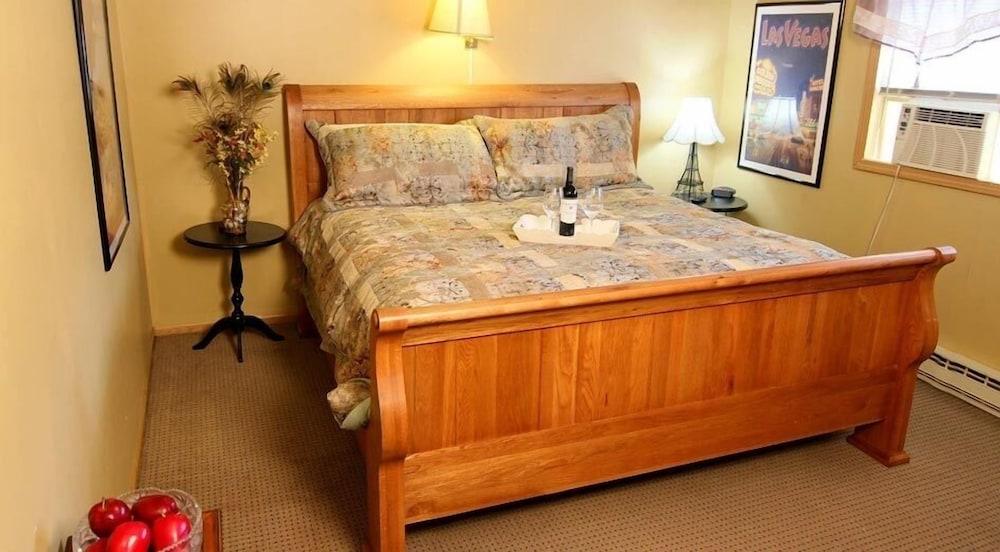 Moore's Motel photo 6