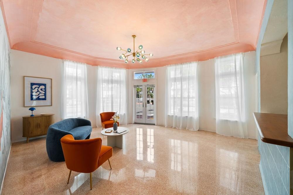 Blue Flamingo Suites photo 20