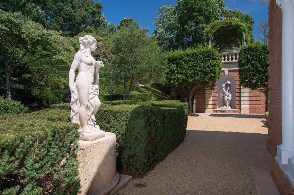 Albemarle Estate at Trump Winery photo 11