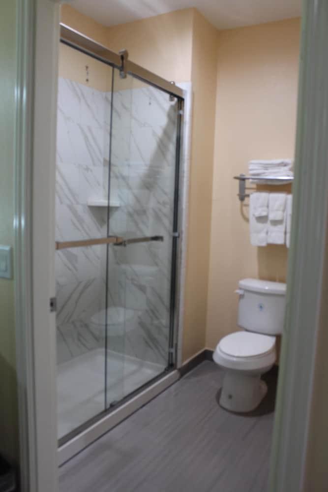Express Inn & Suites - Bush Airport photo 7