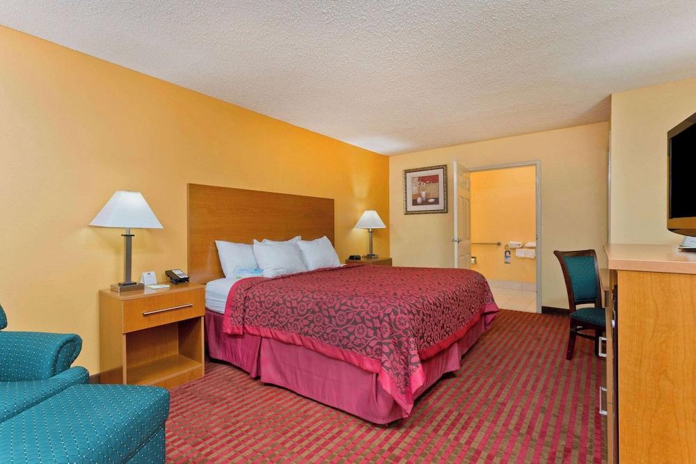 Days Inn by Wyndham Franklin photo 25