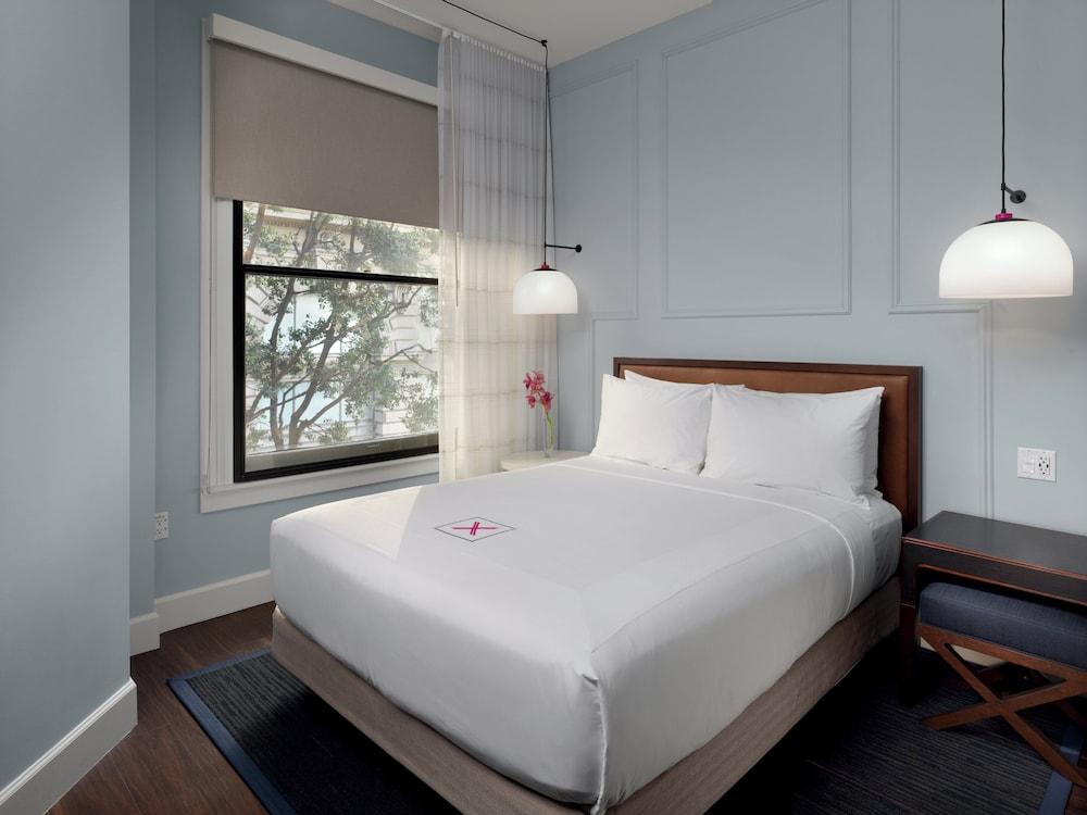 Axiom Hotel photo 12