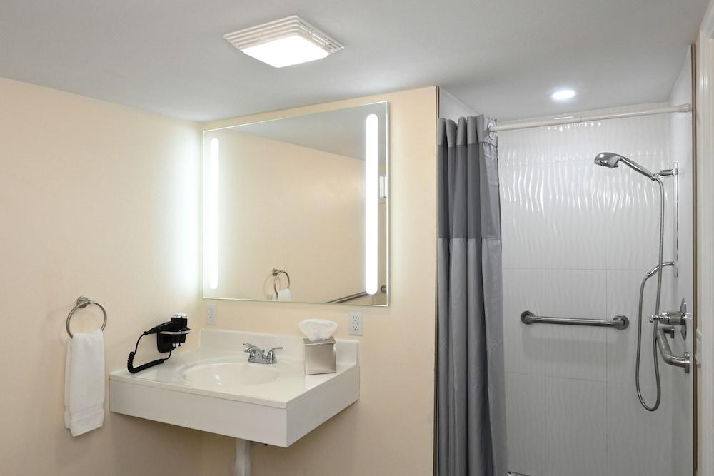 Golden Host Resort - Sarasota photo 44