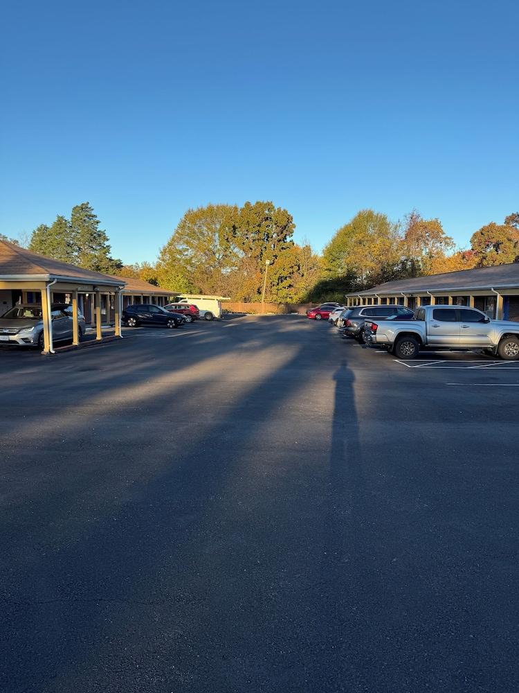 The Executive Inn photo 1