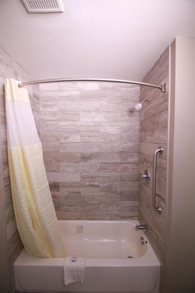 Home Inn and Suites photo 15