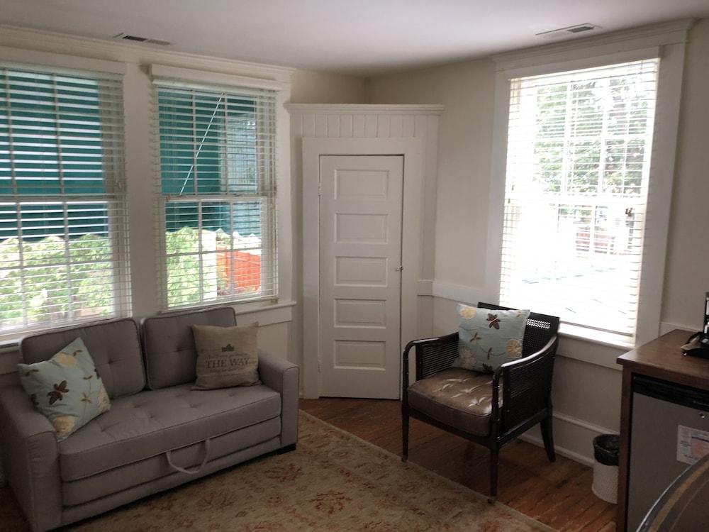 Smithfield Inn photo 24