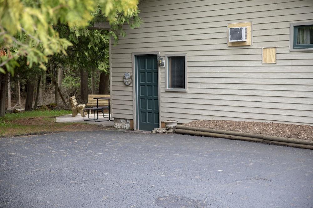 Ridges Inn & Suites photo 49