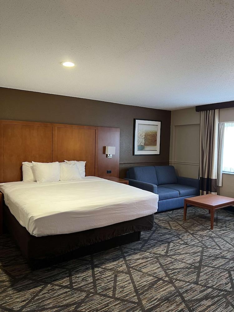 SureStay Plus by Best Western Mobile I-65 photo 16