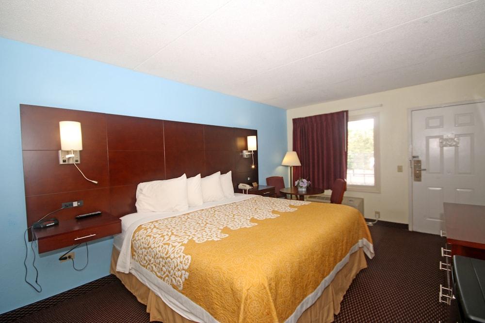 Hamilton Inn Jonesville NC photo 4