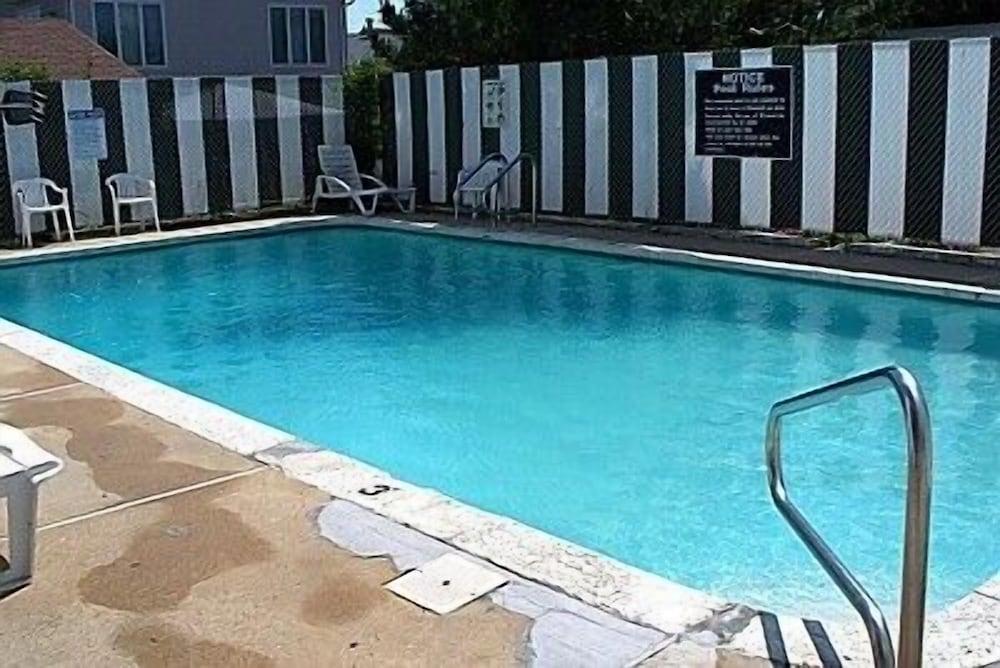Aquarius Arms Motel photo 17