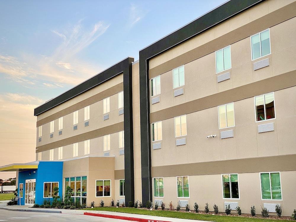 Days Inn & Suites by Wyndham Beaumont West / I-10 & Walden photo 21