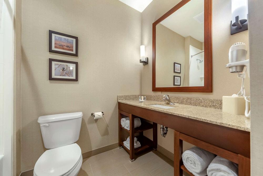 Comfort Suites Grand Island South photo 9