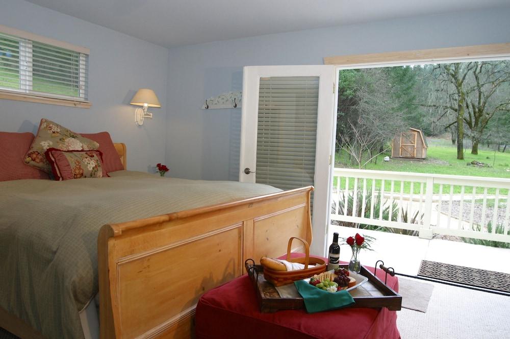 Aurora Park Cottages photo 5