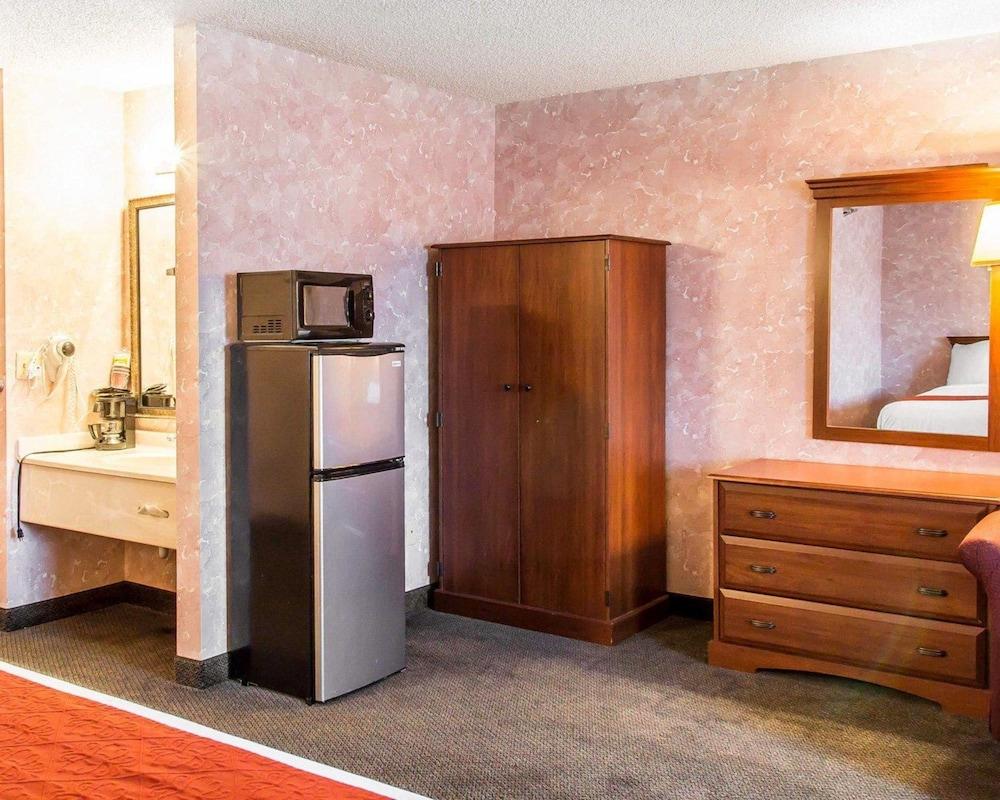 Econo Lodge Longmont East photo 3