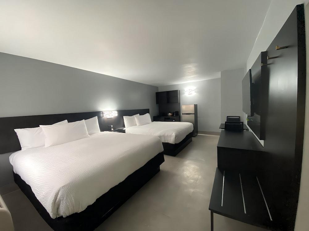 Super 8 By Wyndham Texas City photo 1