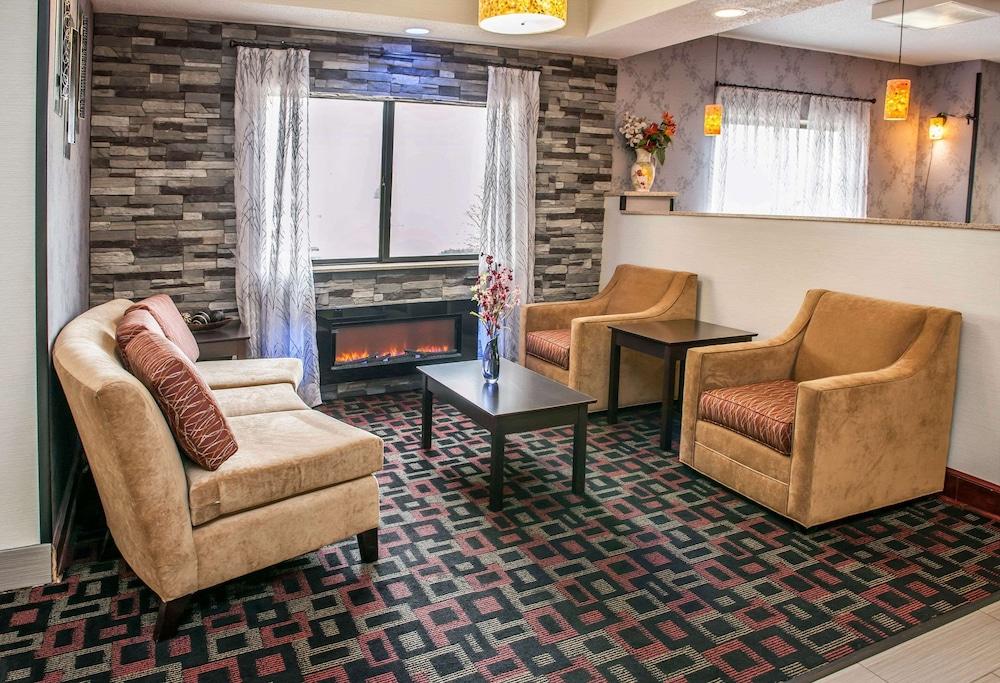 Quality Inn & Suites South Bend Airport photo 2