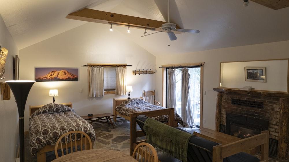 Whittaker's Motel & Historic Bunkhouse photo 17