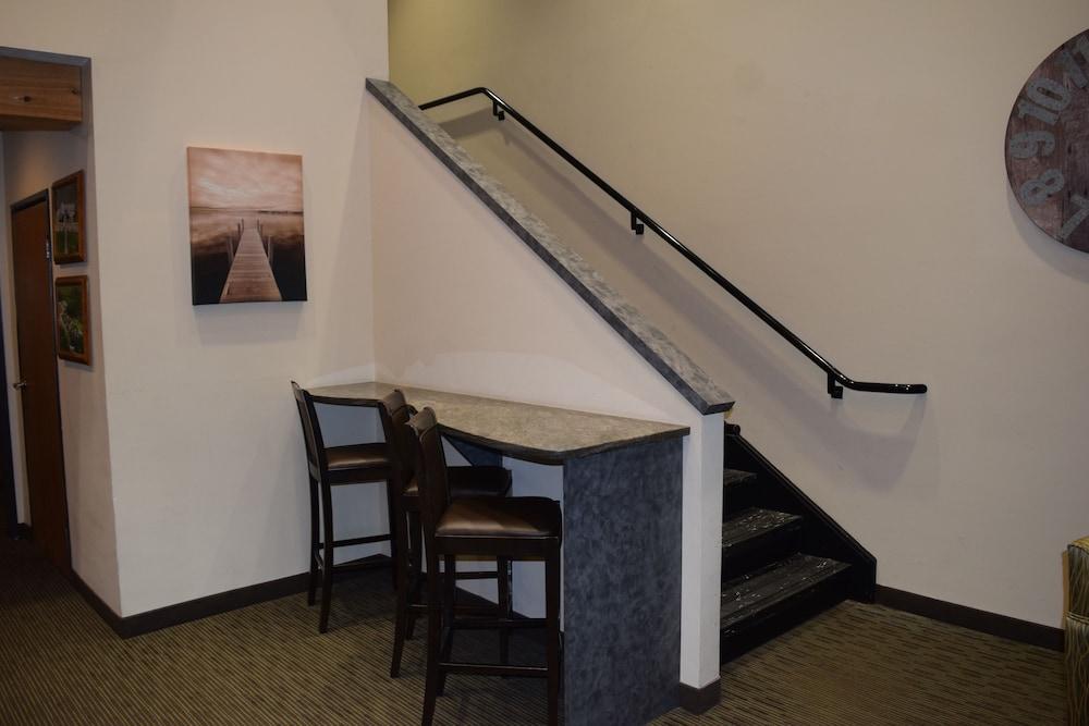 Days Inn by Wyndham Cadillac photo 2