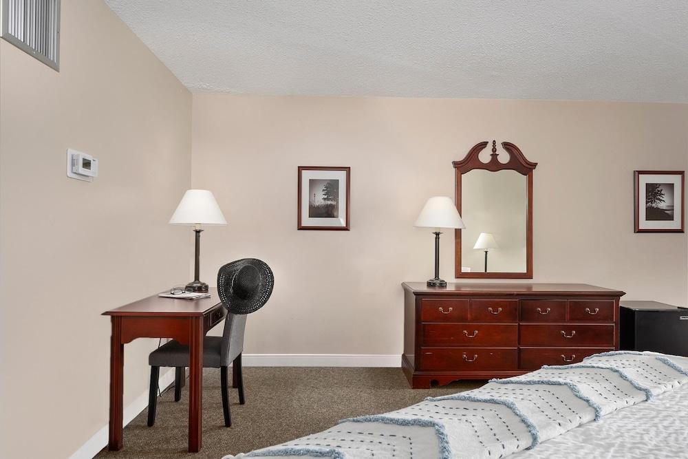 Fantastic Suite With King Bed and Beautiful Bay View! photo 2