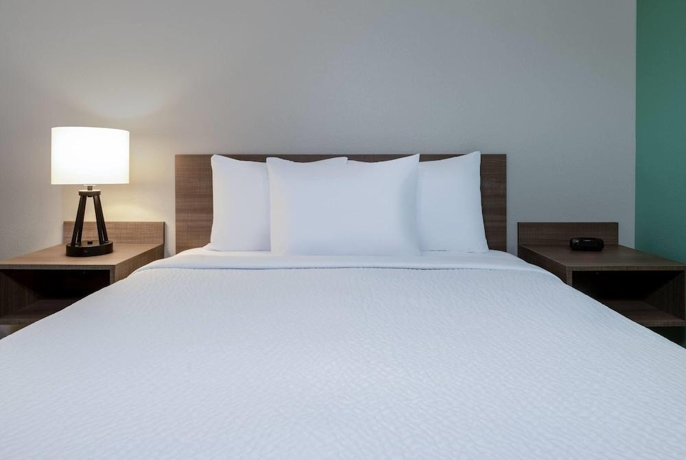 Echo Suites Extended Stay By Wyndham Naples photo 20