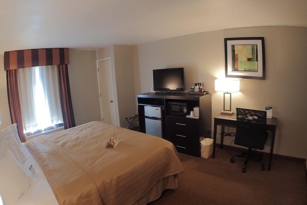 Quality Inn & Suites Winfield photo 9