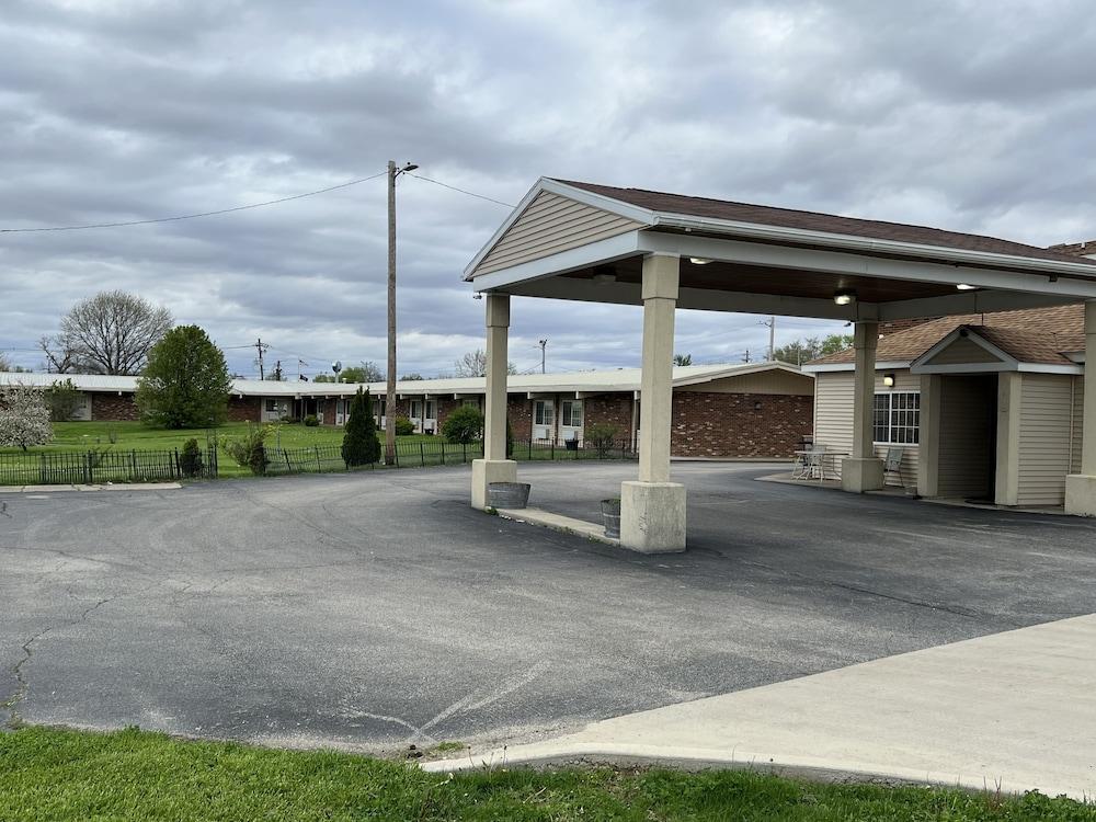 Town & Country Motel photo 1