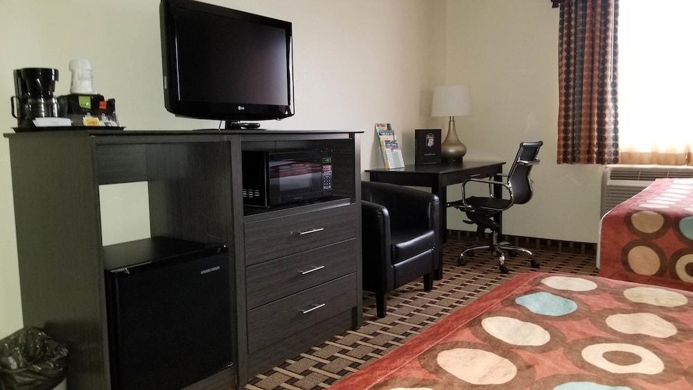 Super 8 by Wyndham Ashland photo 33
