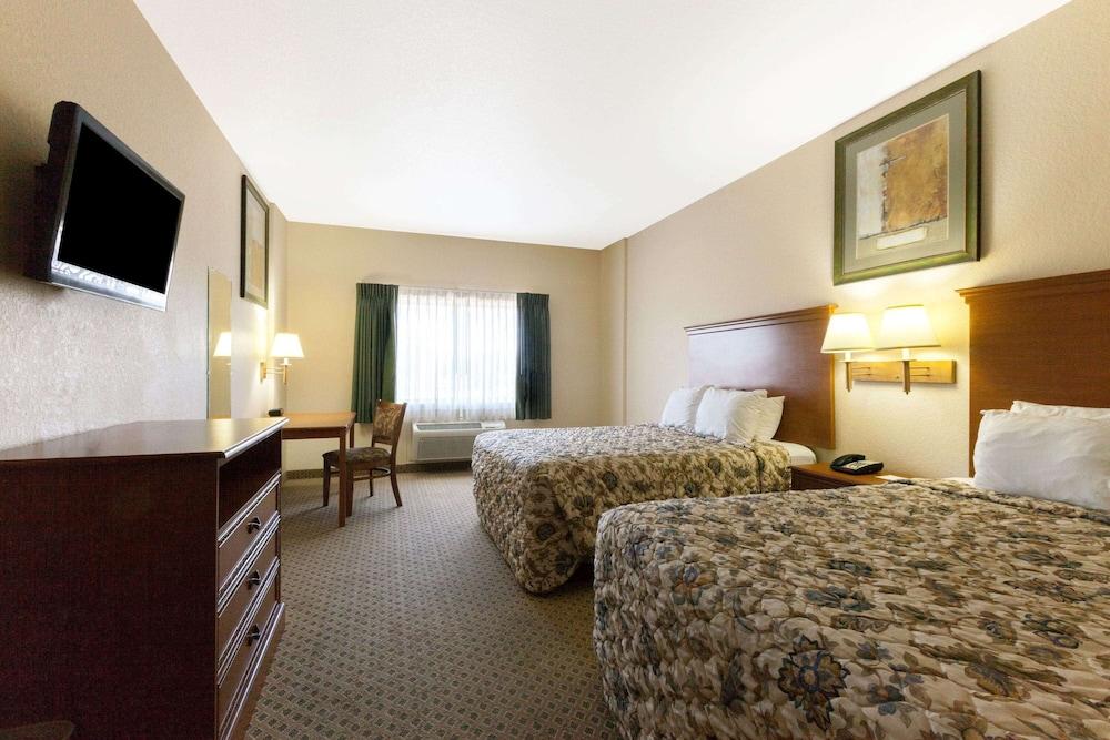 Days Inn by Wyndham San Antonio at Palo Alto photo 8