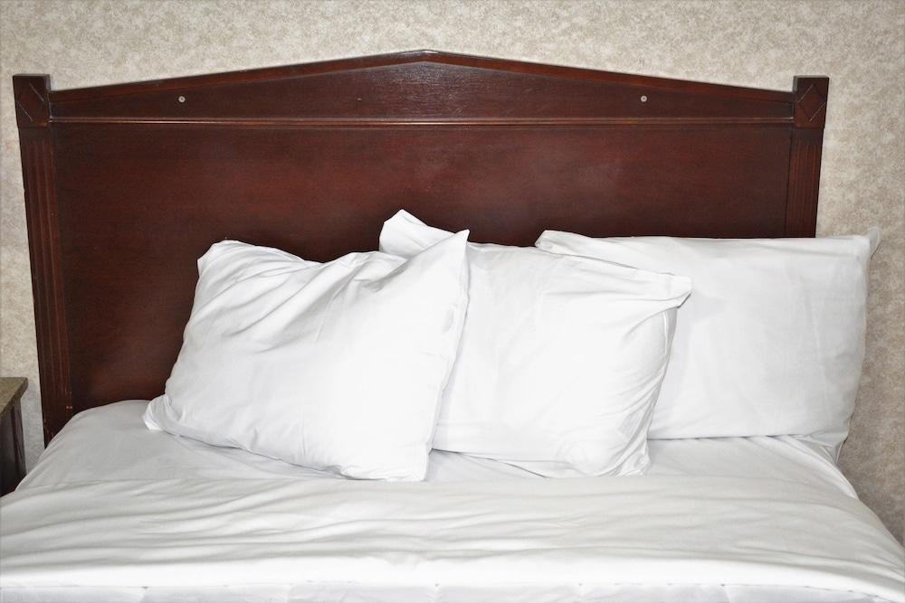 Atlantic Inn & Suites photo 53