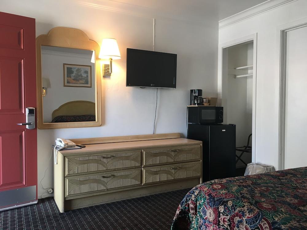 Lark Motel photo 5