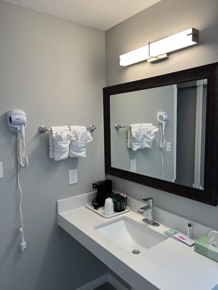 Sunglow Hotel photo 41