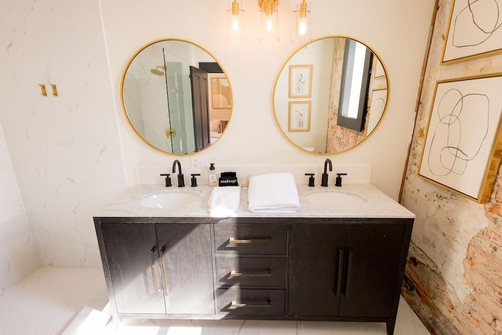 Speakeasy Suites photo 42