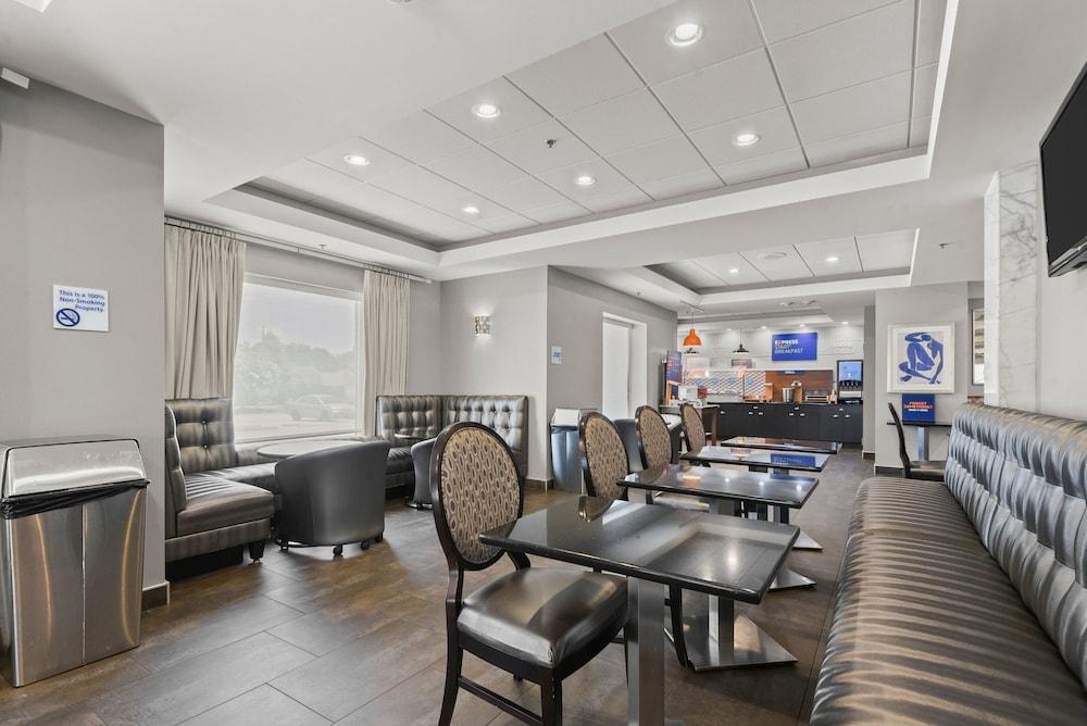 Holiday Inn Express & Suites Gonzales by IHG photo 36