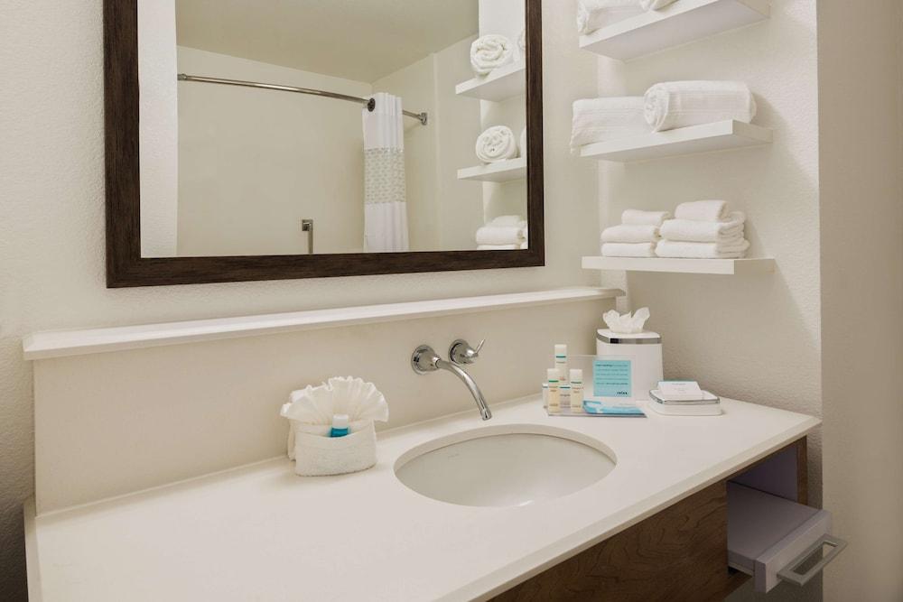Hampton Inn Bonita Springs/Naples-North photo 11