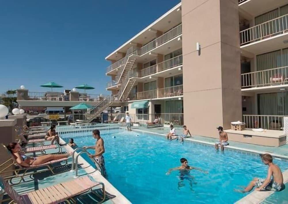 Aquarius Oceanfront Inn photo 14
