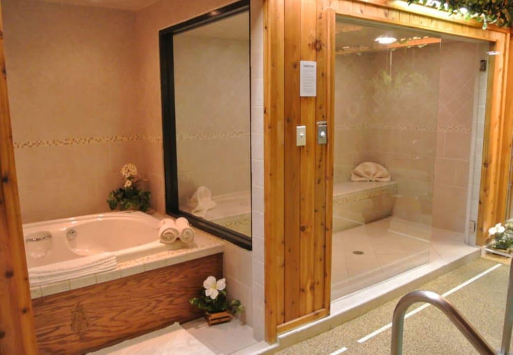 Sybaris Pool Suites Indianapolis photo 32
