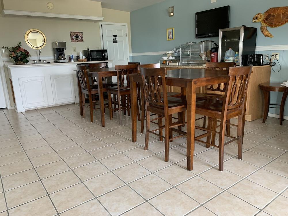 American Inn and Suites photo 23