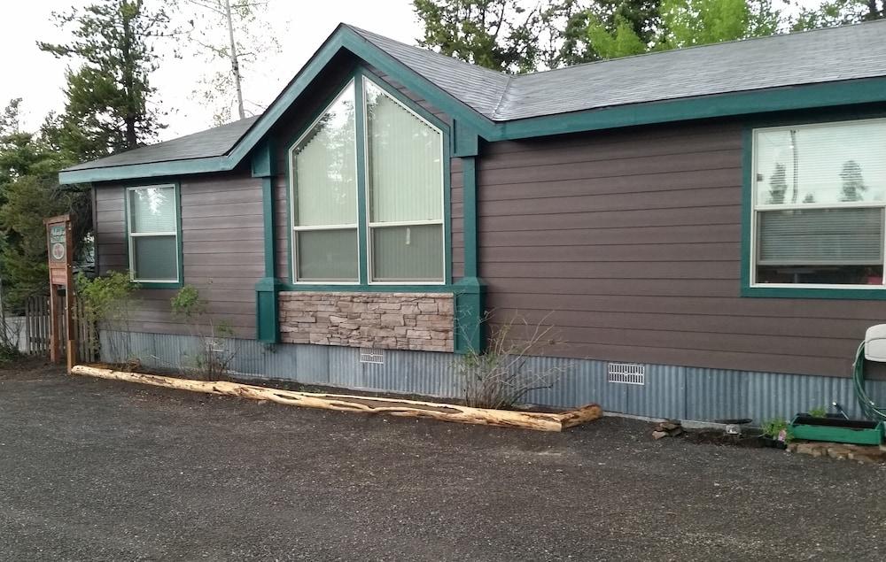 Yellowstone Wildlife Cabins photo 17