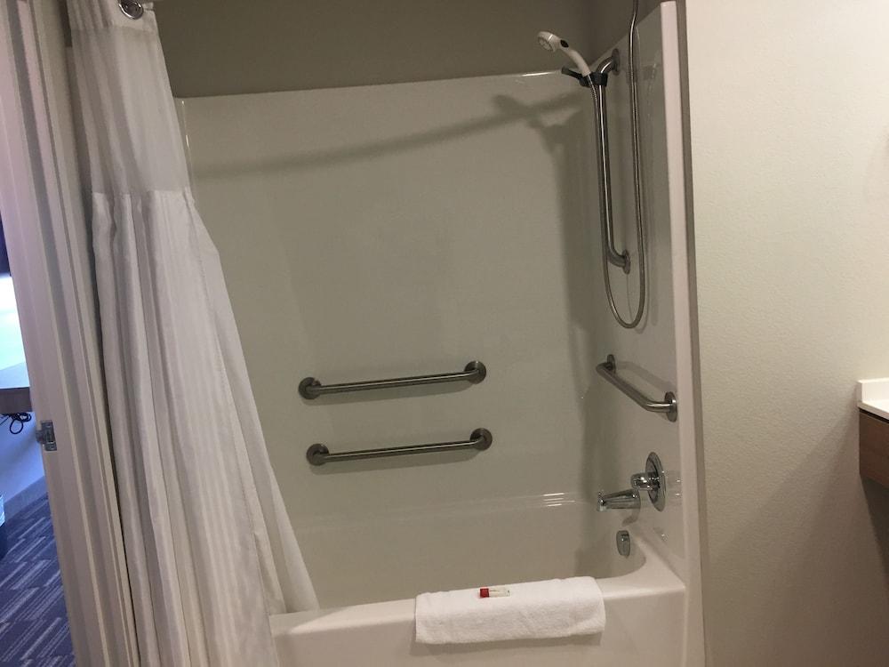 Microtel Inn & Suites By Wyndham Moorhead Fargo Area photo 29