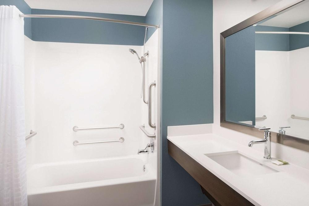 WoodSpring Suites Chicago Tinley Park photo 16