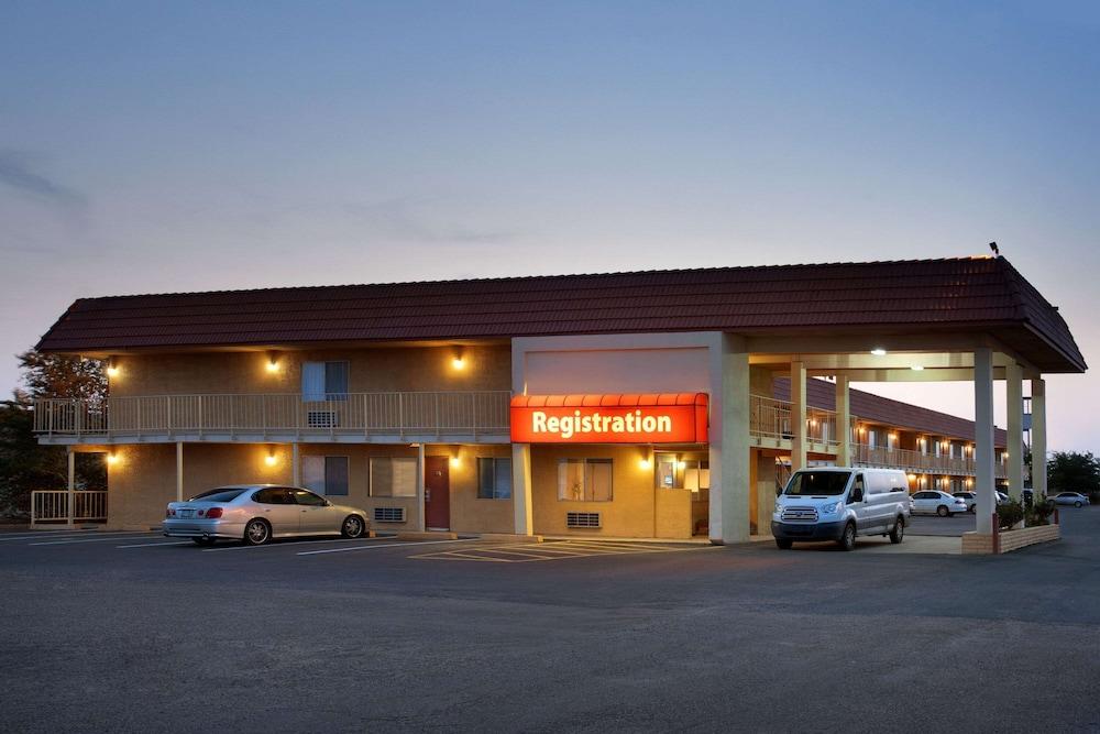 Travelodge by Wyndham Winslow photo 15
