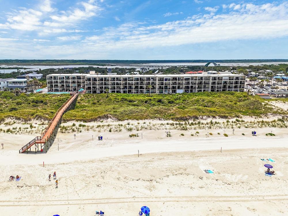 Beacher's Lodge Oceanfront Suites photo 49