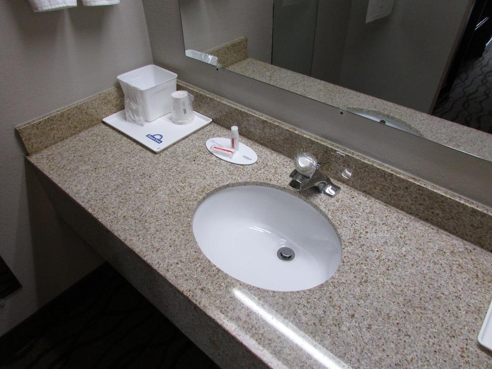 Days Inn & Suites by Wyndham Fort Valley photo 8
