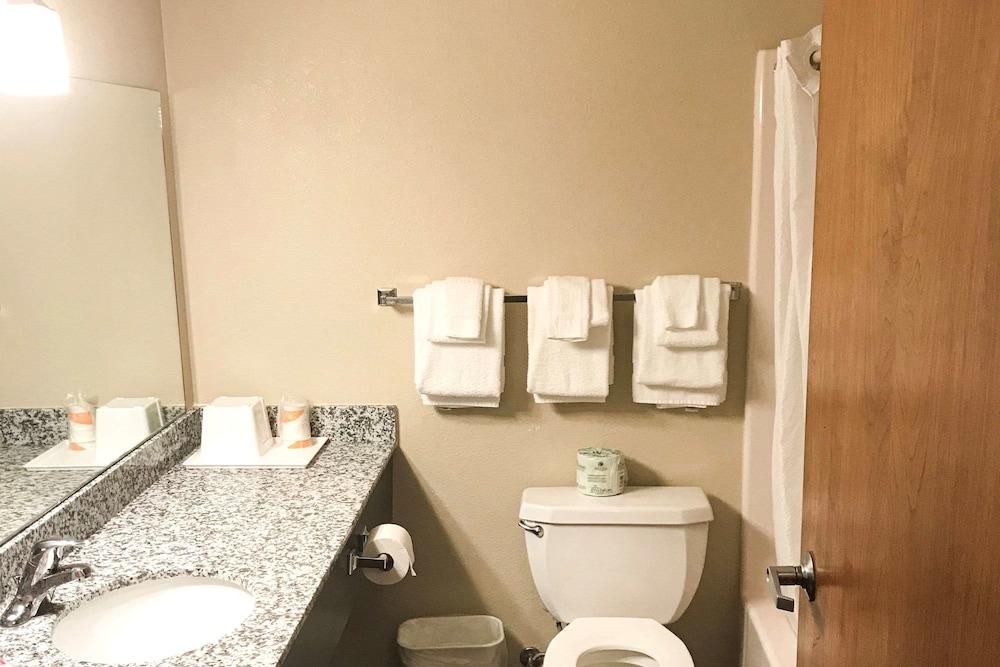 Econo Lodge Mifflintown photo 20