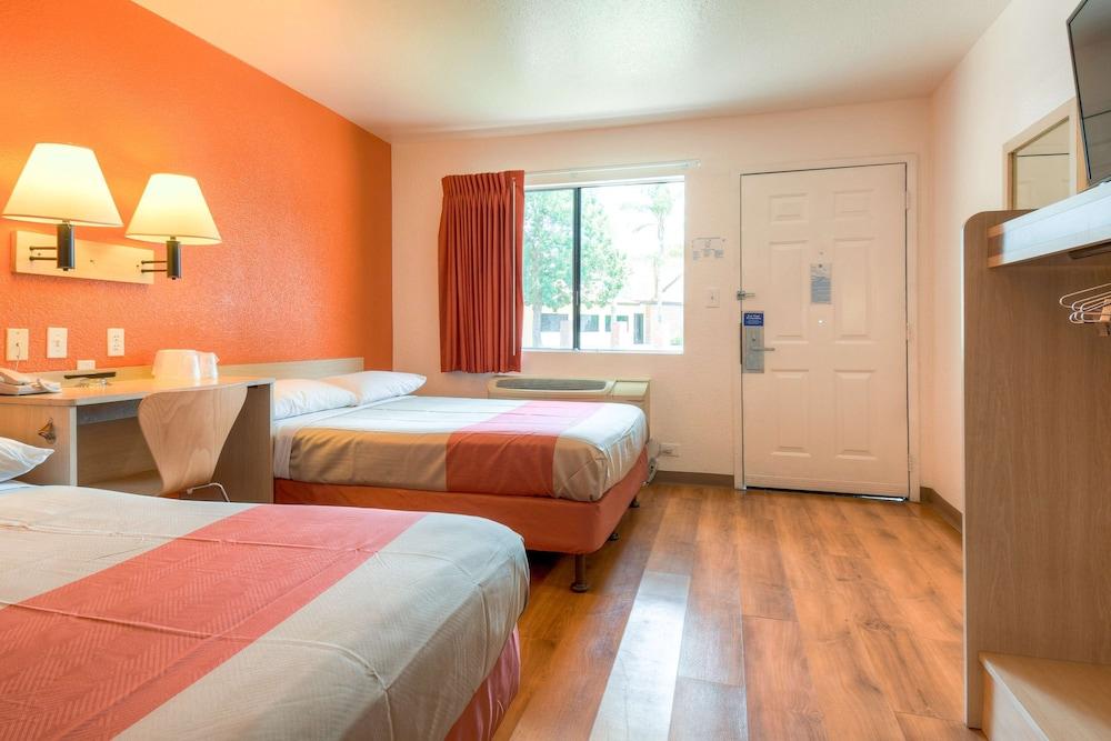 Motel 6 El Cajon, CA - San Diego photo 7