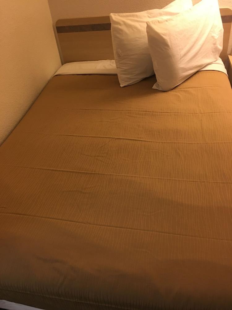 Rodeway Inn photo 11