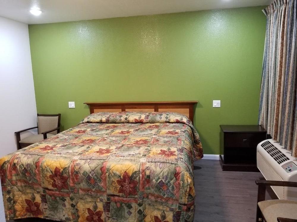 Travis Lodge Motel 16 photo 13
