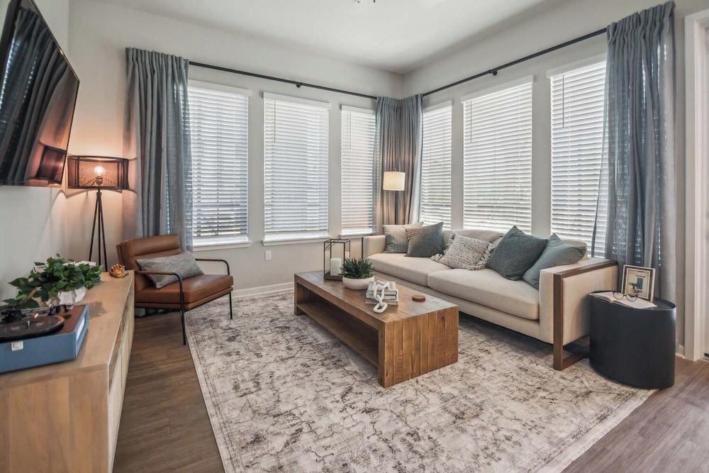 Landing Apartments near Sun City Center and Riverview photo 13