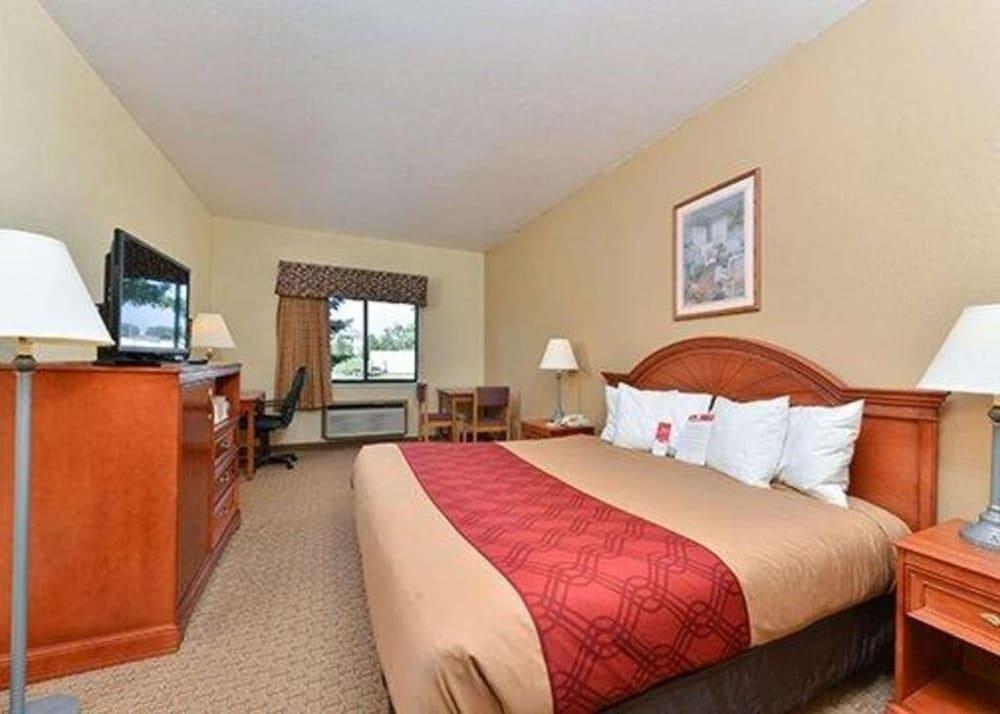 Express Inn & Suites photo 11