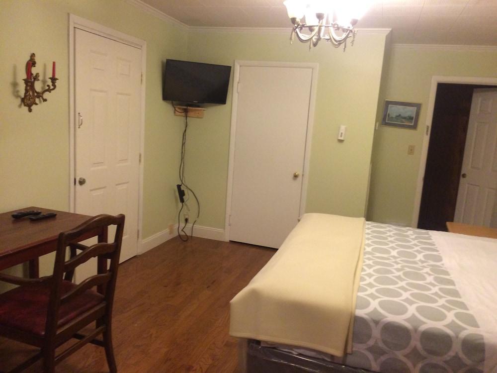 Dixie Plaza Hotel photo 35